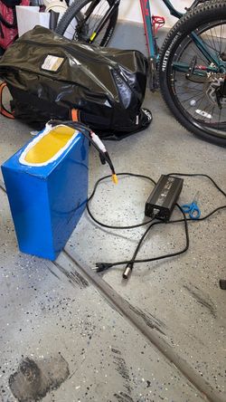 72volt 40amp hours 100amp BMS battery with charger