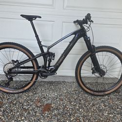 Fuel Exe  9.7 E Mountain Bike 