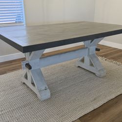 Beautiful Farmhouse Style Dining Room Table 