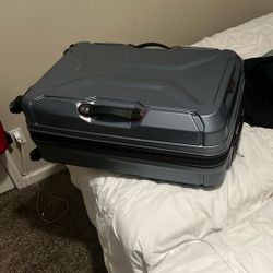 American Tourister Cargo Max28’’Hardside Durable Checked Spinner Luggage With Divider Pockets