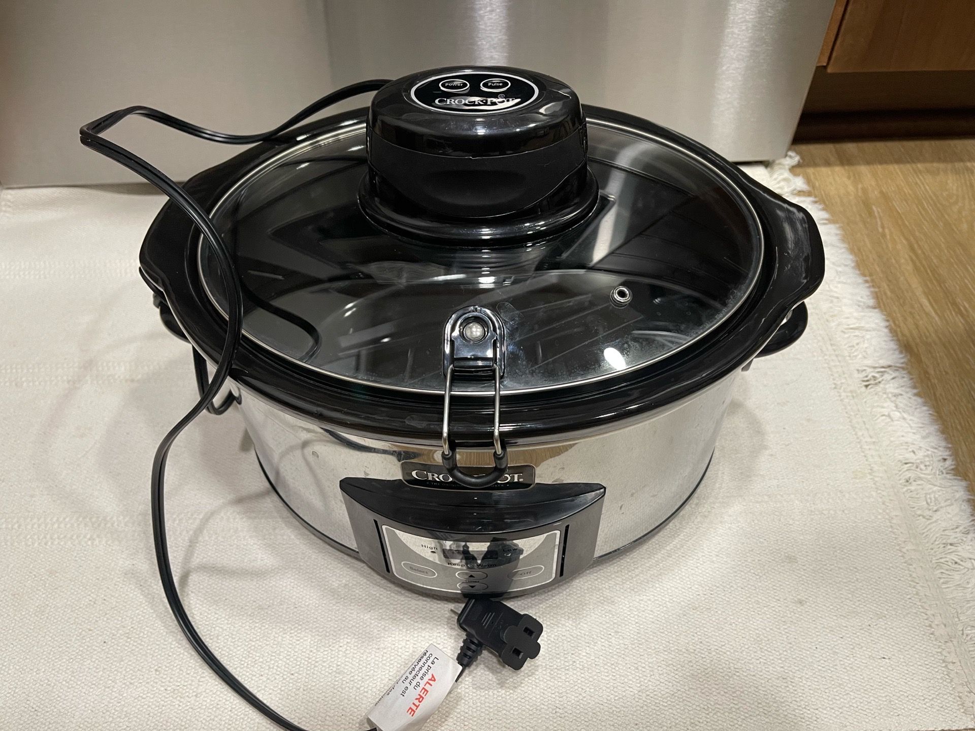 Slow cooker with auto stir