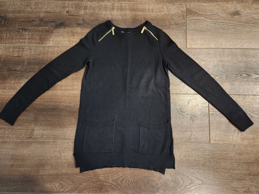 MICHAEL KORS black sweater with 2 front pockets , size S, good condition