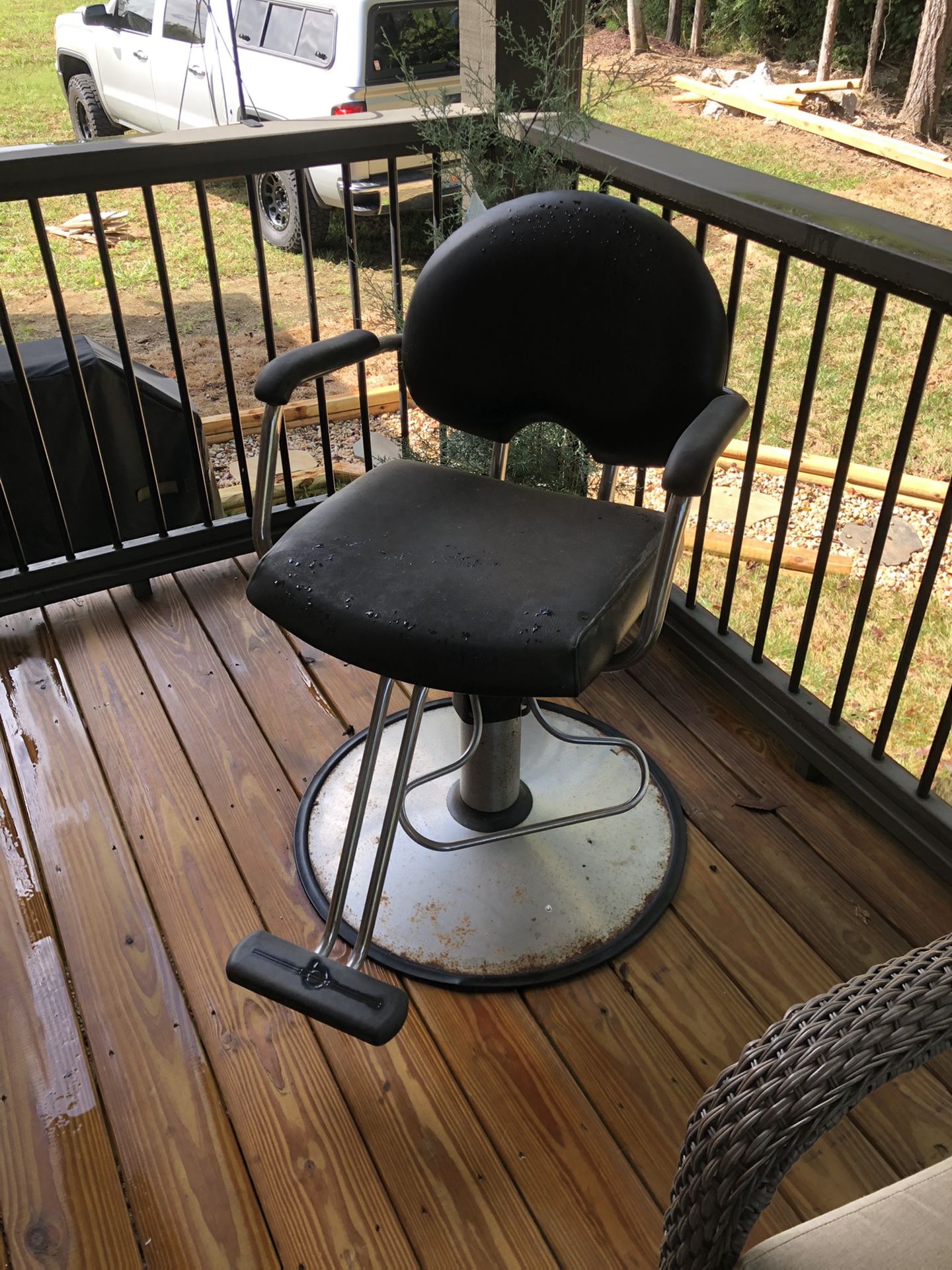 BARBER CHAIR $100