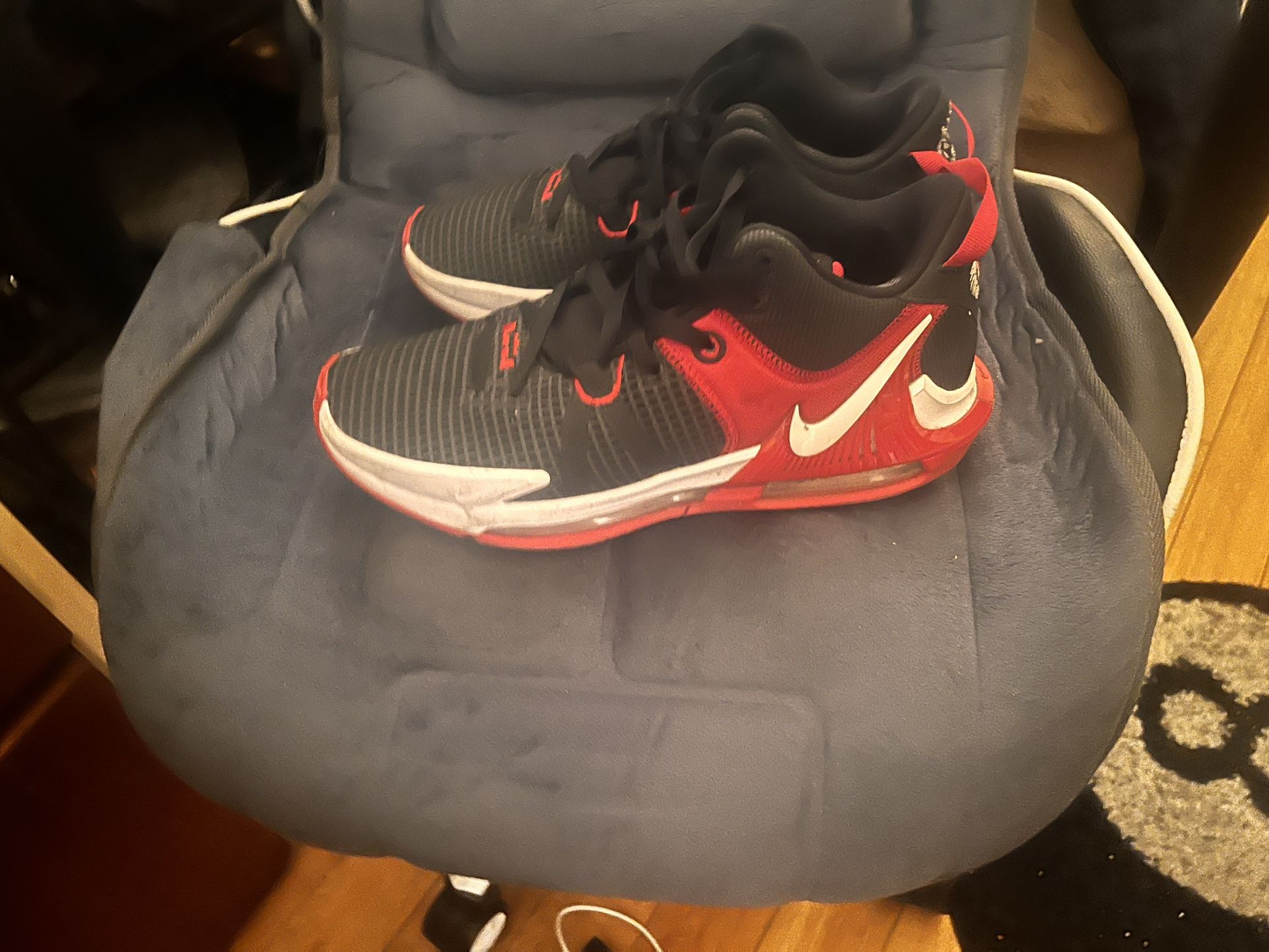 Nike Men’s LeBron Witness 7 Shoes