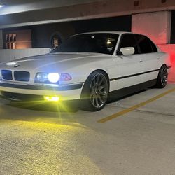 2000 BMW 740iL
