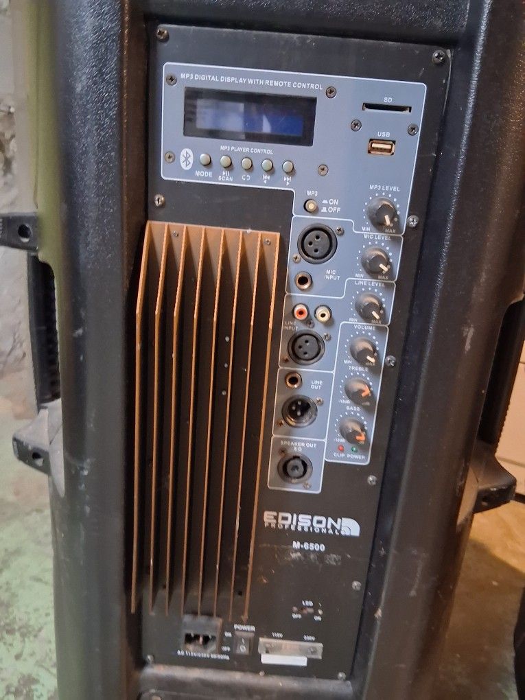 2 Outdoor Bluetooth Speakers