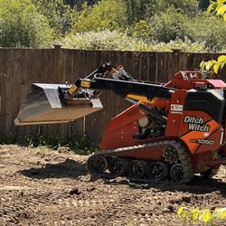Ditch Witch 1050 Skid Steer Bobcat Mini Skid Steer With Buckets, Auger, Demo Hammer.