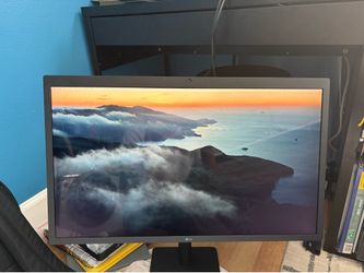 Monitor: 27” 5K UltraFine