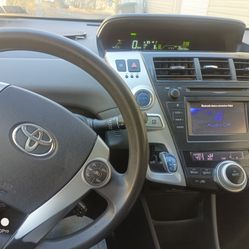 Toyota Prius V