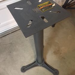 CENTRAL MACHINERY Bench Grinder Pedestal CENTRAL MACHINERY Bench Grinder Pedestal