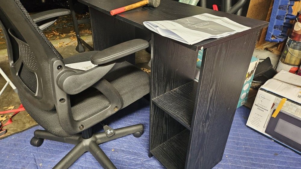 Small New Desk And Chair