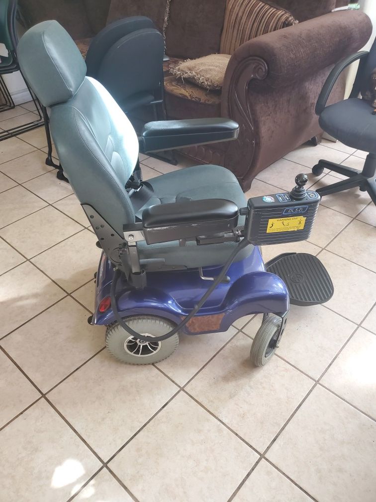 dynamic dl 5.2i power wheelchair with joystick