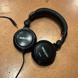 TASCAM TH-02 Closed-Back Studio Headphones (Wired, 3.5mm)