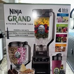 NINJA GRAND KITCHEN SYSTEM BLENDER NEW 3 IN 1 ****