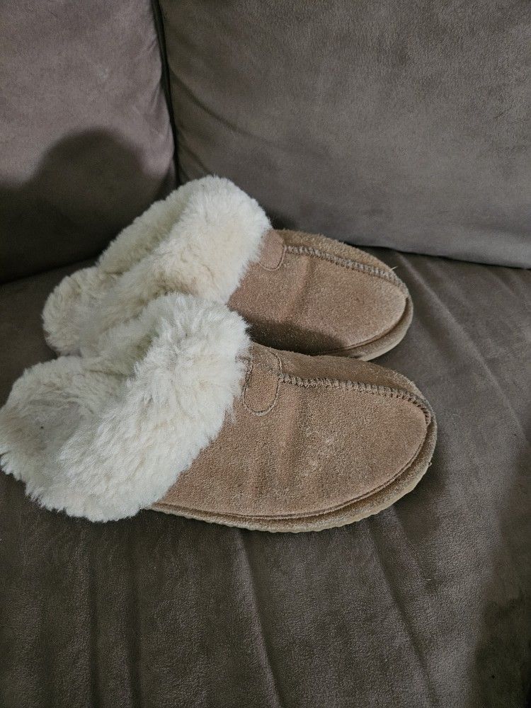 Women's Slippers Size 8