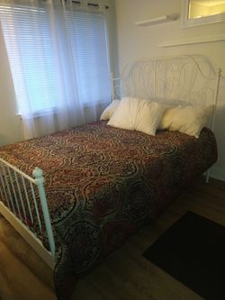 QUEEN SIZE BED.WITH FRAME HEAD BOARDS AND MATTRESS
