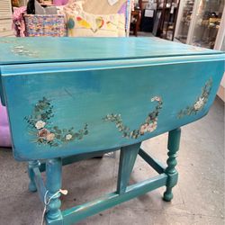 60’s vintage drop leaf end table / bistro table