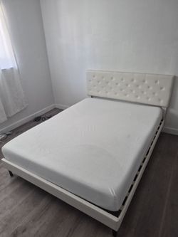 Practically brand new queen bed