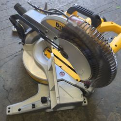 DEWALT 15 Amp Corded 12 in. Single Bevel Compound Miter Saw #9619