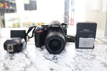 Nikon D5600 N1538 Digital Camera with Nikon 18-55mm Lens and SB-500 Flash