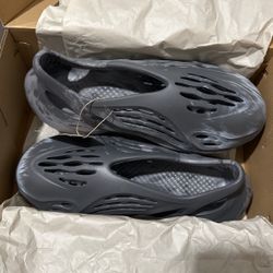 Yeezy Foam Runner MX Granite men's Size 10(New)