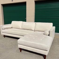 Living Spaces Sectional Couch 🛻Delivery Available🛻