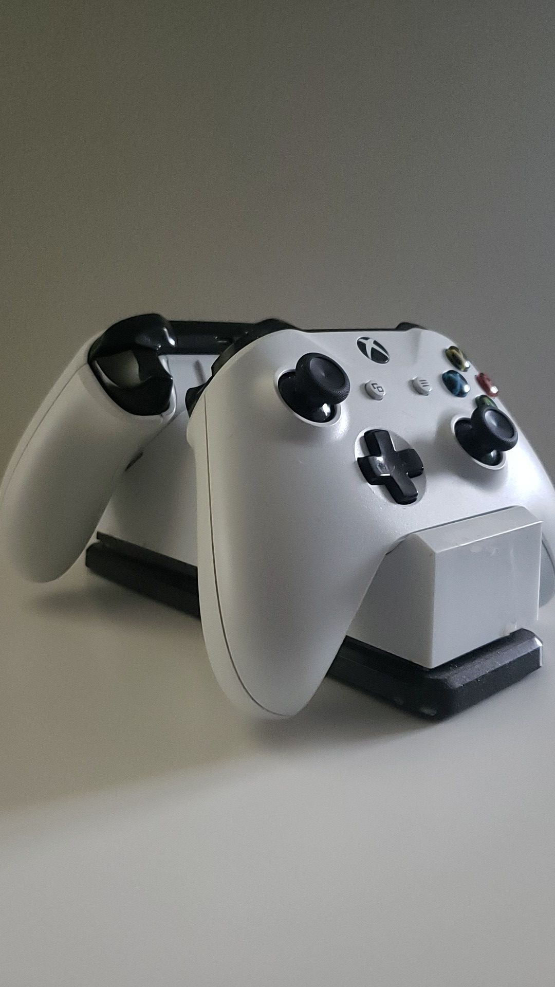 2 Wireless Xbox One controllers with charging station