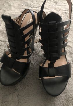 Black wedges