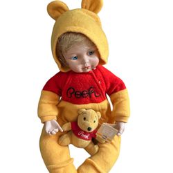 Doll Disney Ashton-Drake Cindy McClure 18" Porcelain Doll Winnie The Pooh Numbered. In very good condition. It still has its Winnie the Pooh doll, whi