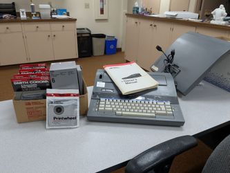 Smith CORONA Memory Spell Right SD700 Electric Typewriter