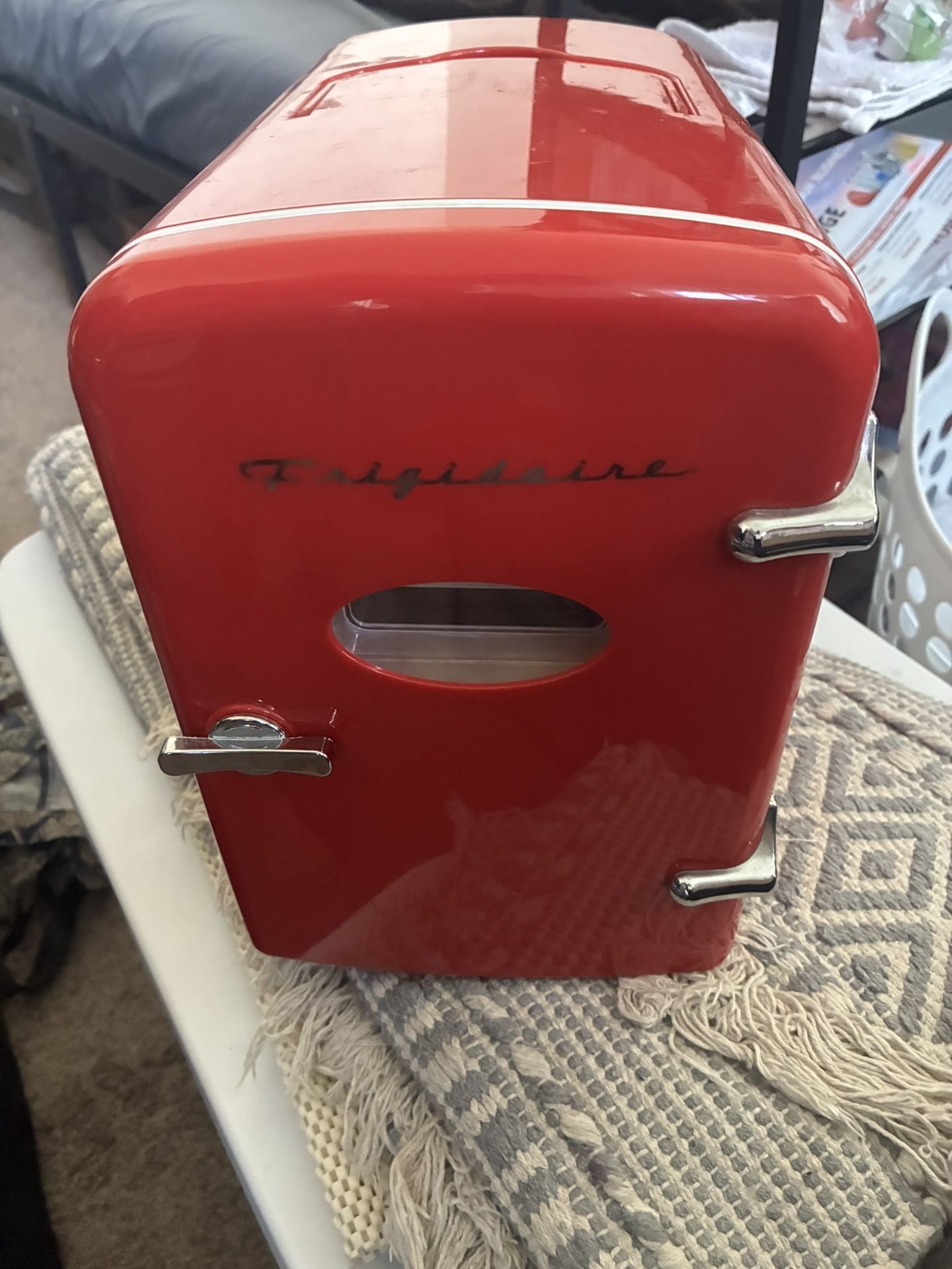 Frigidaire EFMIS175-RED Portable Mini Fridge-Retro Compact 6-Liter