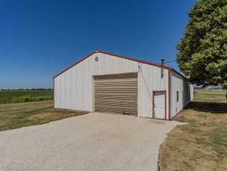 Indoor Vehicle/truck Storage Or Small Construction Business Site