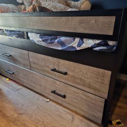 Dresser And Bed 