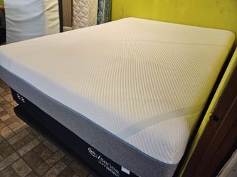 Colchon y base tamaño queen marca Tempur pidec Adapt hybrid technology