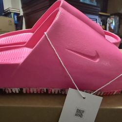 Size 8 Women’s Nike Slides 