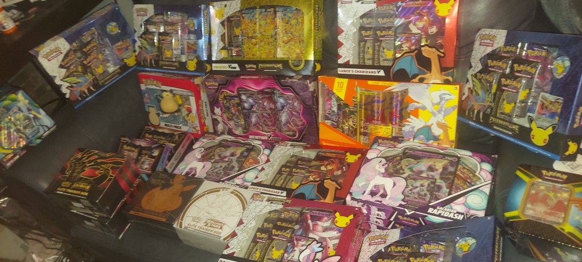 Pokémon Huge BUNDLE WITH ETB 2021
