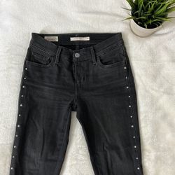 Levi’s medium rise jeans