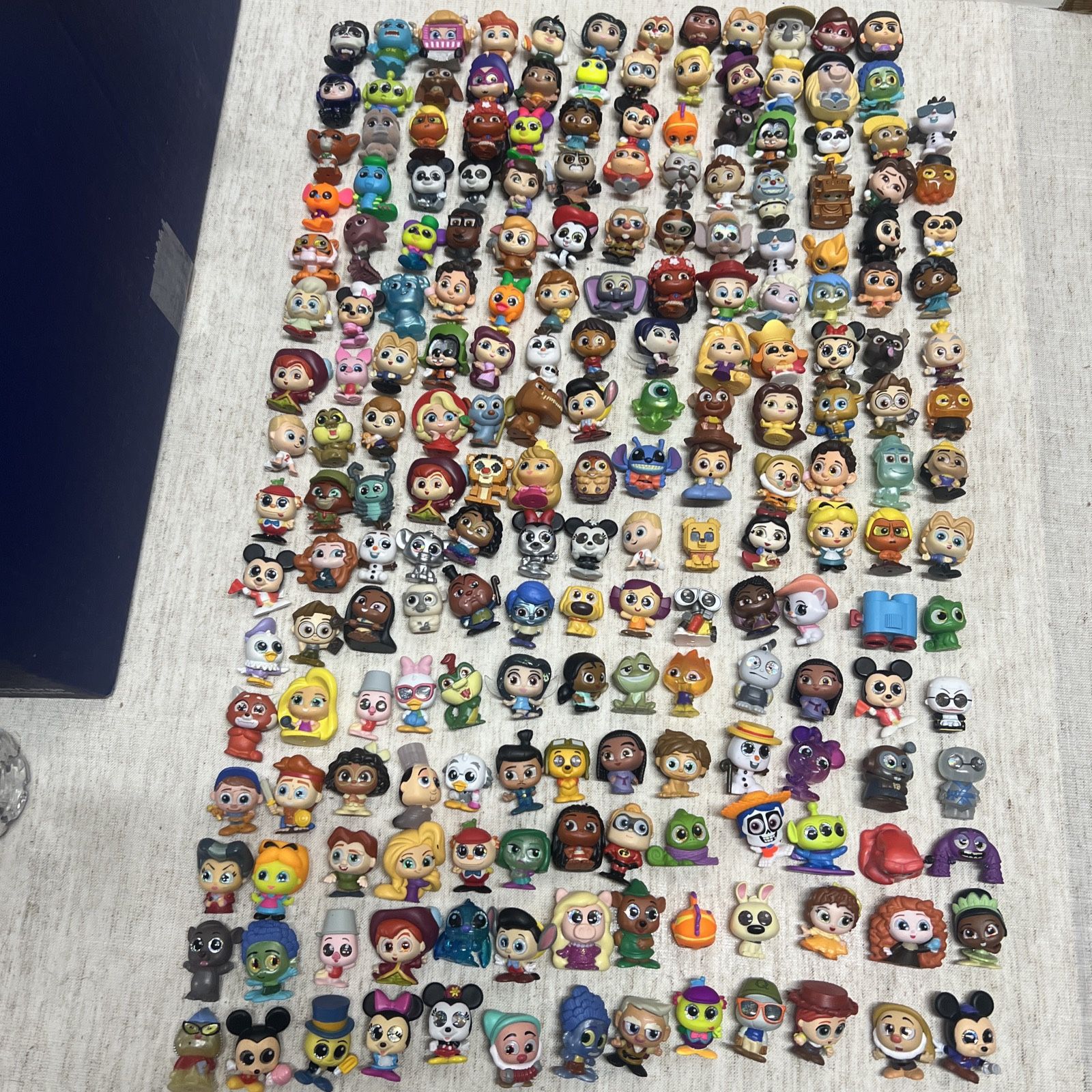 Disney Doorables Multi Mixed Series LOT 206 Figures