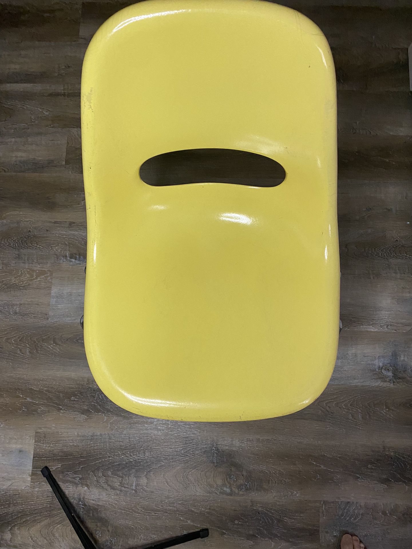 Krueger Metal Products Fiberglass Shell  Chair Circa 1960