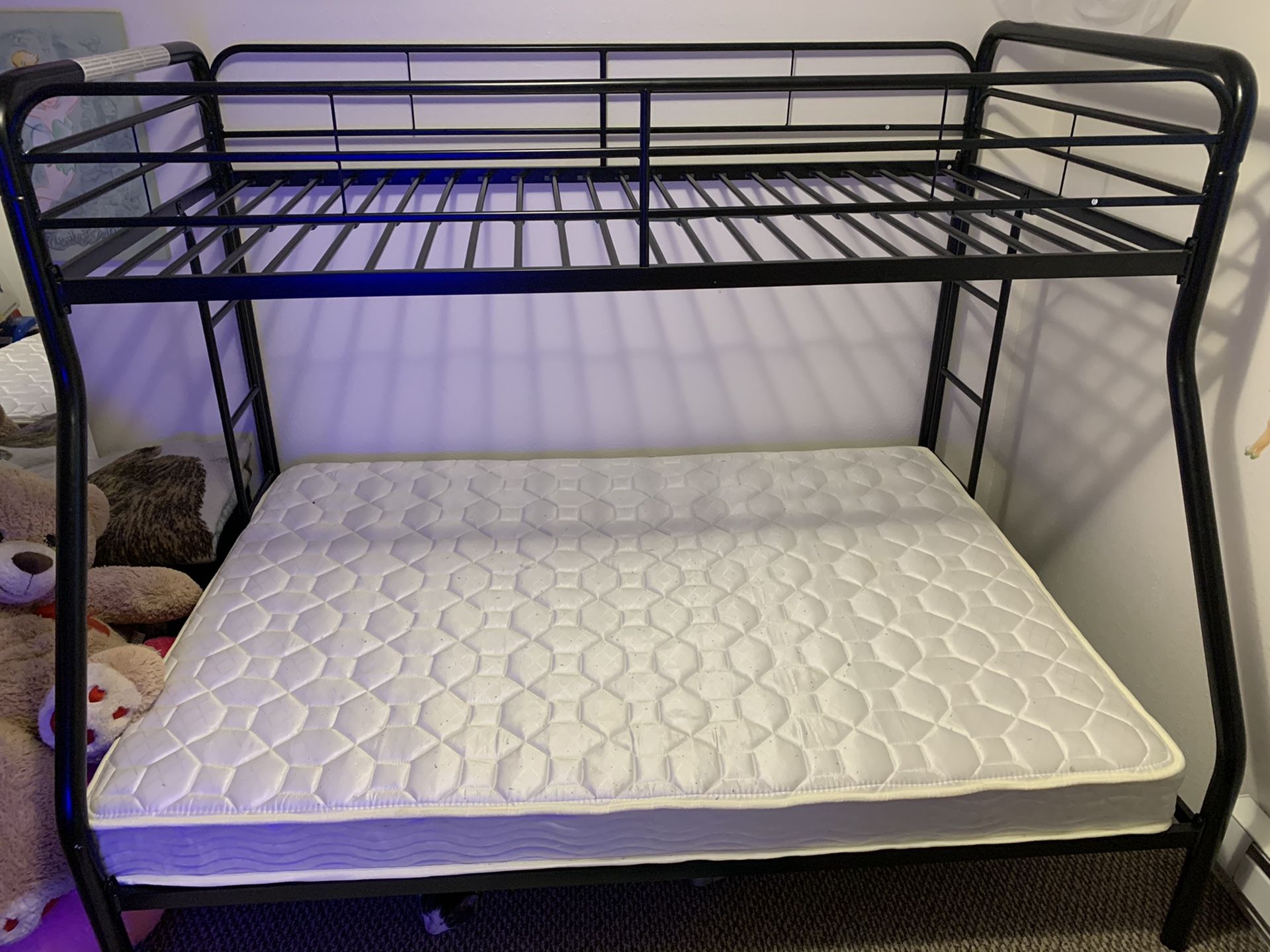 Twin over Full bunk bed (pending pickup)