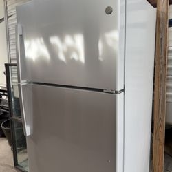 GE Refrigerator 