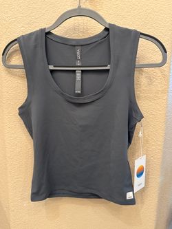 NWT~Vuori Agate Green Halo Essential Scoop Tank Size Small