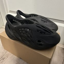 YEEZY Foam Runners (Onyx)