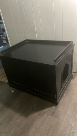 Cat litter box enclosure