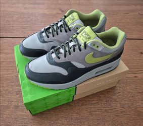 Rarely used Nike Air Max 1 SP
HUF - Size 7 US Mens/8.5 US Womens