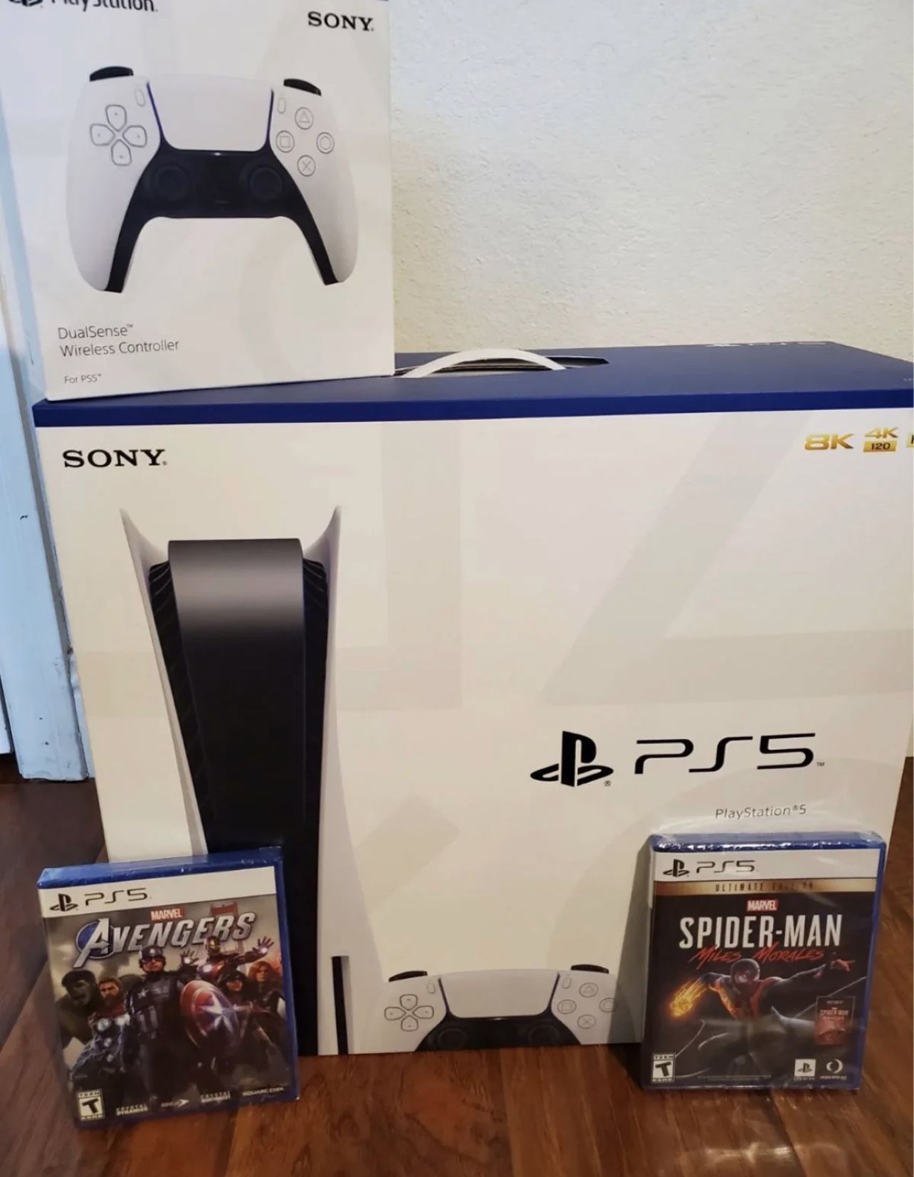 PS5 BUNDLE W/EXTRA  CONTROLLER GAMES 