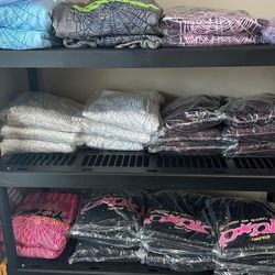 Sp5der, Denim tears, Bape, EE, Essentials, Hellstar. Etc