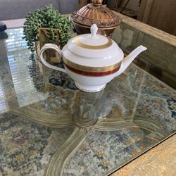Tea Pot  Beautiful In Any  Buffet , Or Cabinet 
