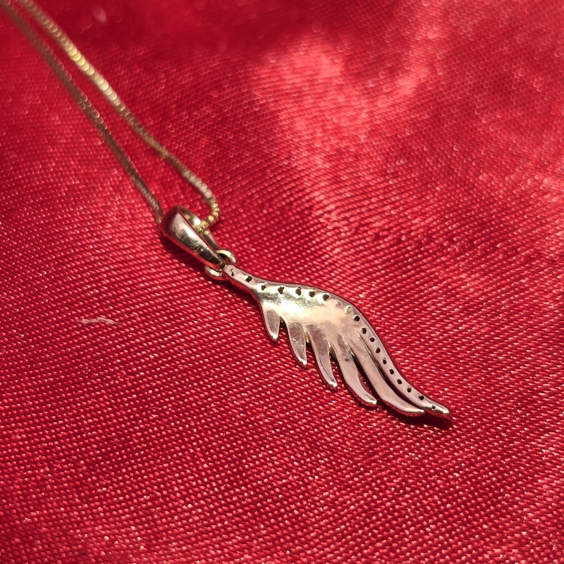 10k Yellow Gold Diamond Wing Pendant With Box Chain 