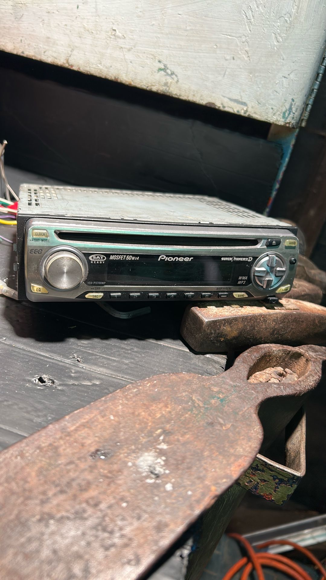 Car stereo receiver
